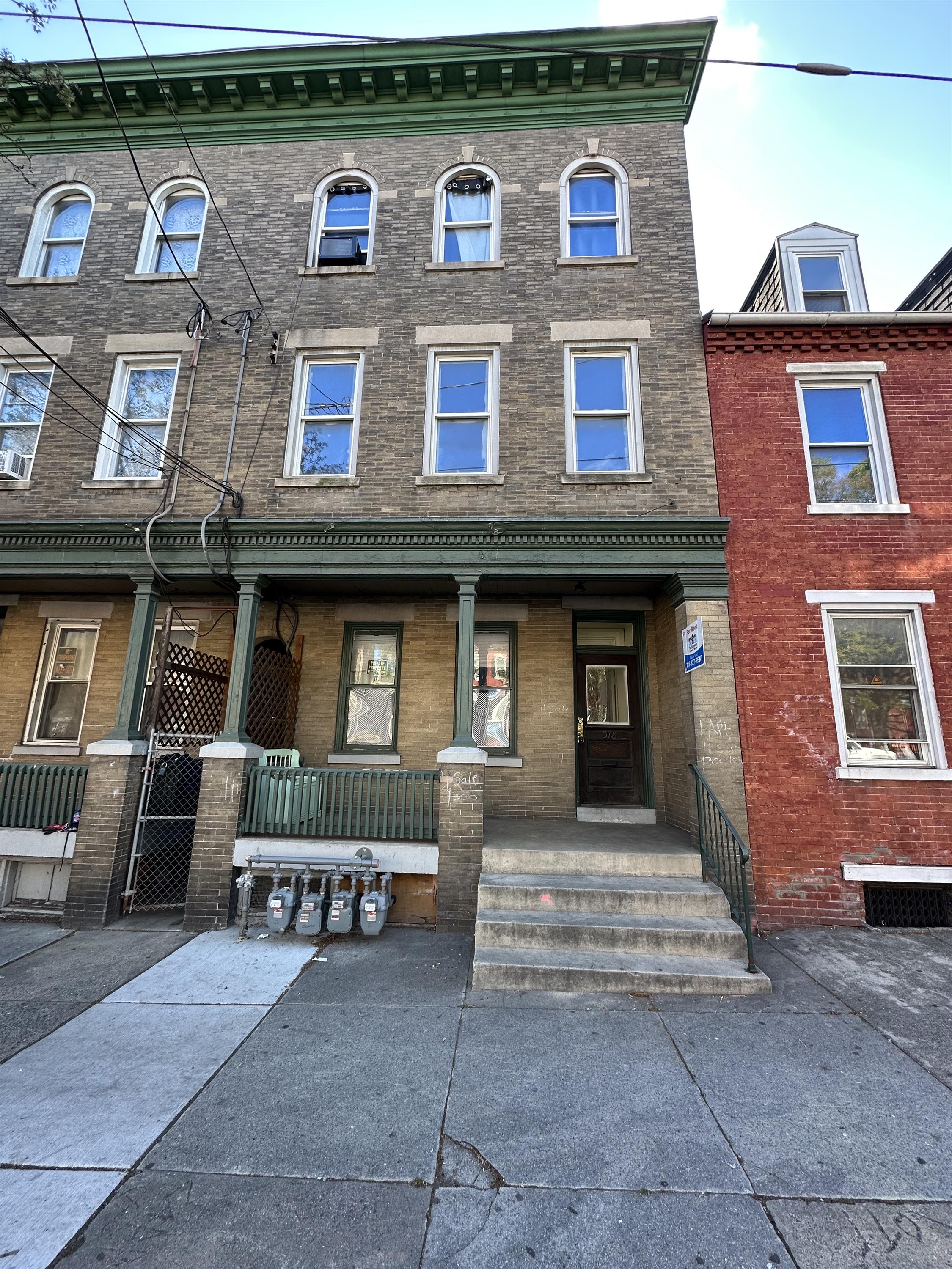 318 S Queen St. - 2