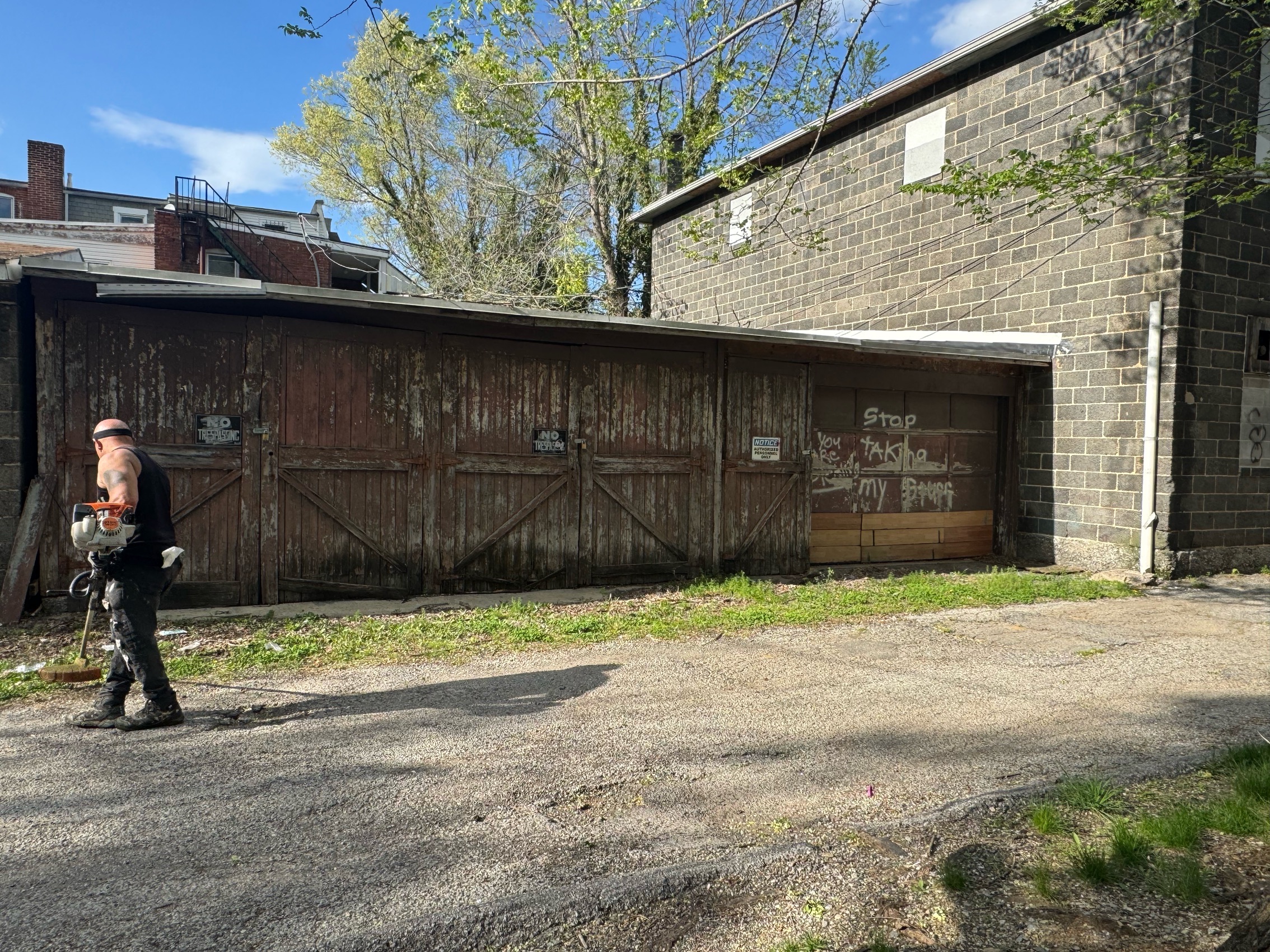 122 East Cottage Place - Garage